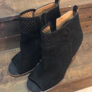 Euc! Lucky Brand peep toe booties. Size 8. Black